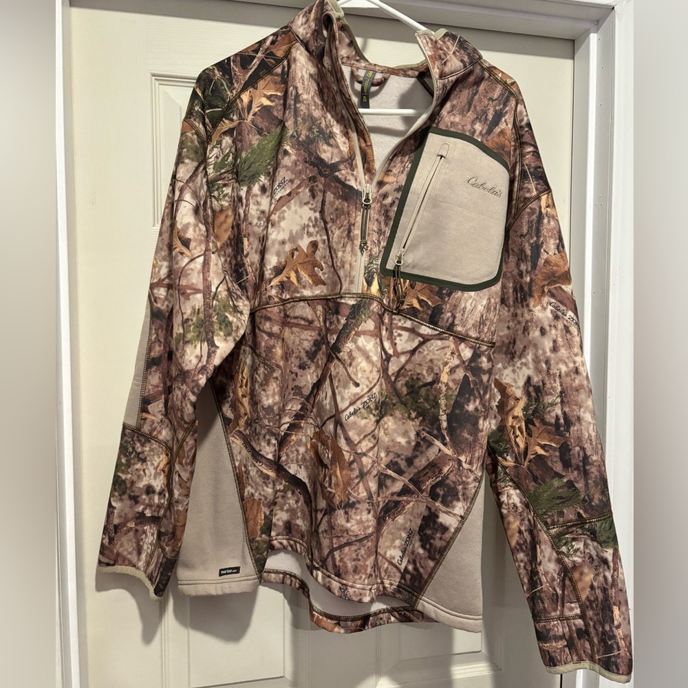 Women’s Cabela’s camo jacket size XL-merino wool